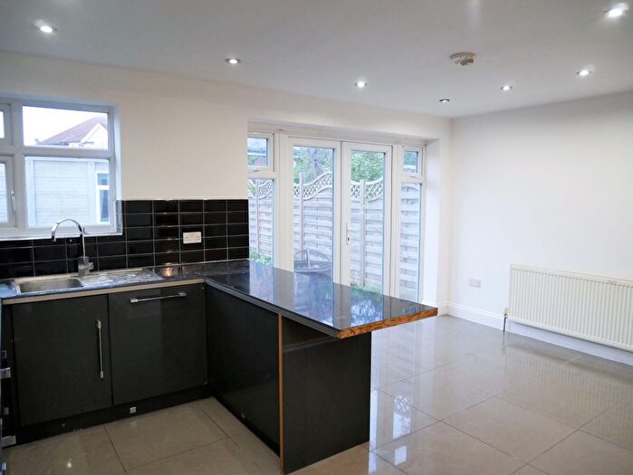 4 Bedroom Semi-Detached House To Rent In Beaconsfield Road, Southall, UB1
