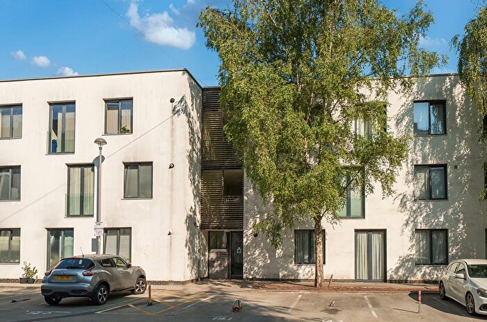 1 Bedroom Flat For Sale In Greensted Court, Godstone Road, Whyteleafe, CR3