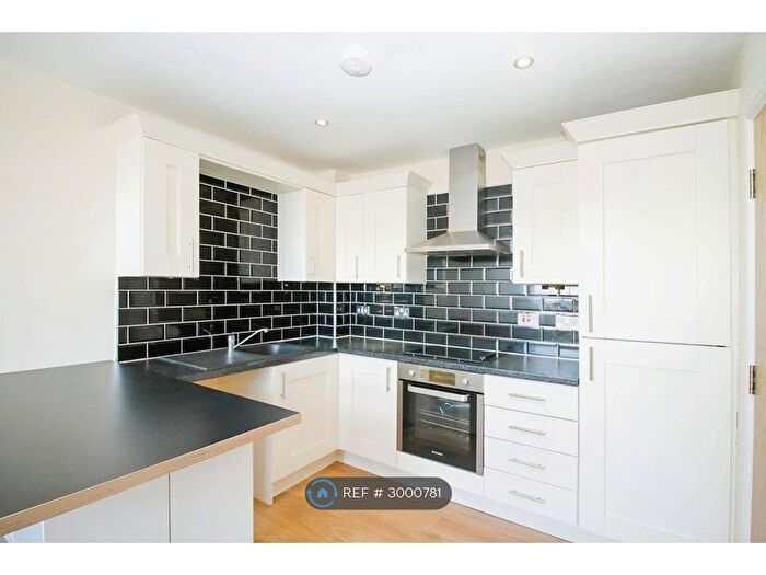 3 Bedroom Flat To Rent In Richardshaw Lane, Pudsey, LS28
