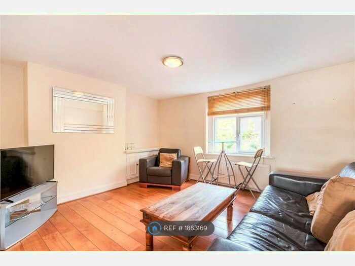 3 Bedroom Flat To Rent In Balham High Road, London, SW12