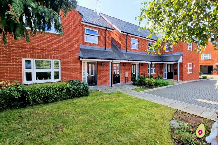 1 Bedroom Flat To Rent In Crown Corner, High Street, Crowthorne, Berkshire, RG45