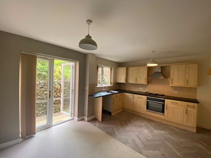 3 Bedroom End Of Terrace House To Rent In Victoria Court, Longwood, Huddersfield, HD3