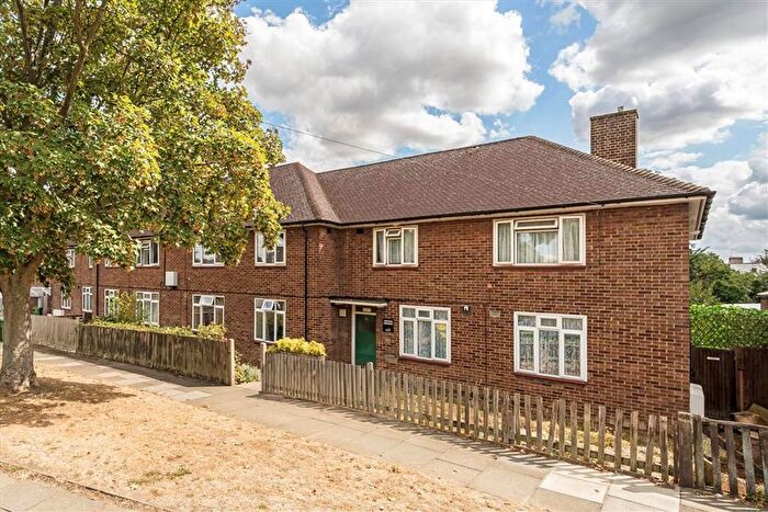 1 Bedroom Flat For Sale In Restons Crescent, Avery Hill, SE9