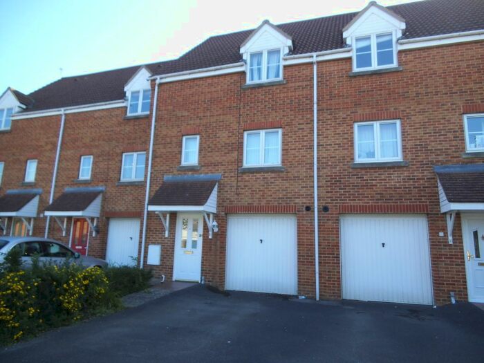 3 Bedroom Terraced House To Rent In Marsh Farm Lane, Swindon SN1