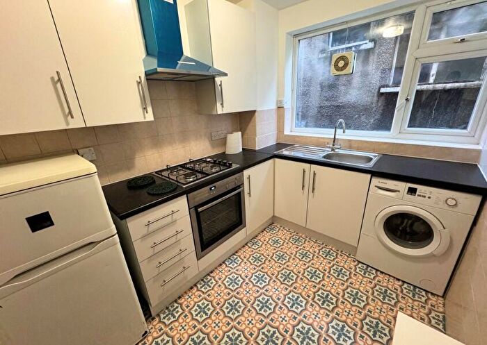 1 Bedroom Flat To Rent In Etchingham Park Road, Finchley, N3