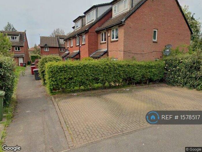 2 Bedroom Maisonette To Rent In Mead Avenue, Slough, SL3