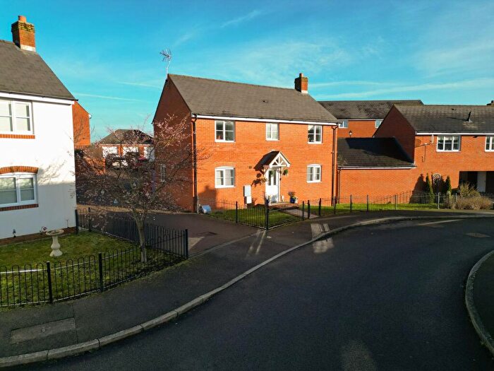 4 Bedroom Detached House For Sale In Ossulbury Lane, Aylesbury, HP19