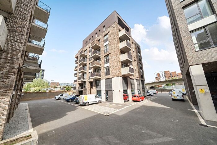 3 Bedroom Flat To Rent In Creative Road, London, SE8