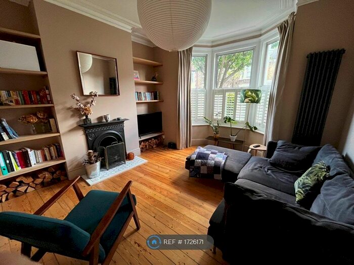 2 Bedroom Flat To Rent In Newport Road, London, E10