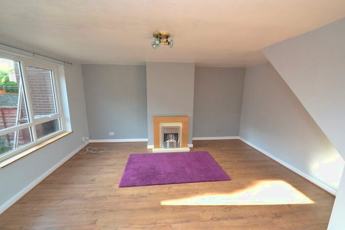 2 Bedroom Terraced House To Rent In Cottingley Grove, Beeston, LS11