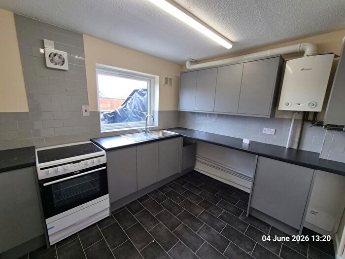 2 Bedroom Flat To Rent In Charterfield Drive, Kingswinford, West Midlands, DY6