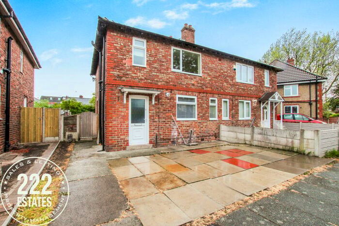 3 Bedroom Semi-Detached House To Rent In The Crescent, Irlam, Manchester, M44