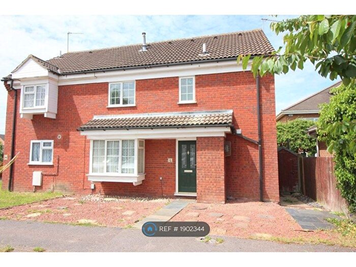 2 Bedroom Terraced House To Rent In Howard Close, Luton, LU3