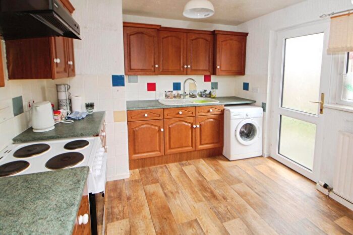2 Bedroom Bungalow For Sale In Wiltshire Drive, Glossop, Derbyshire, SK13