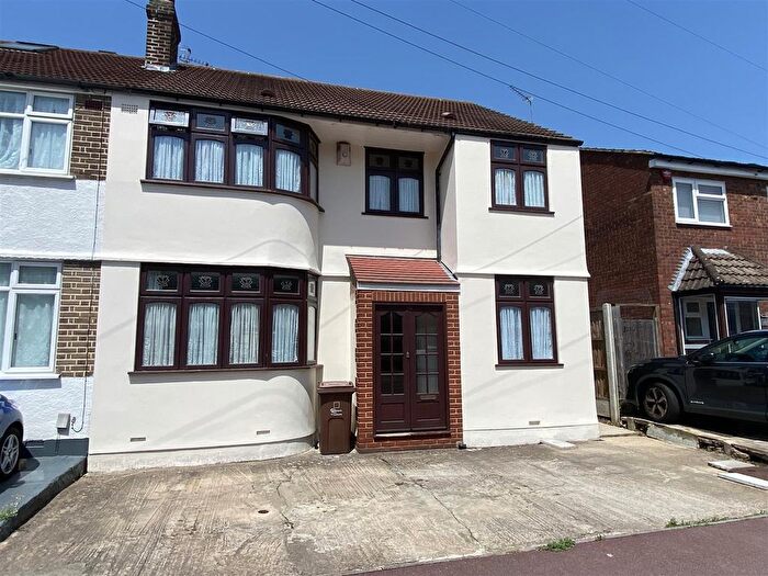 5 Bedroom End Terrace House For Sale In Dewey Road, Dagenham, RM10