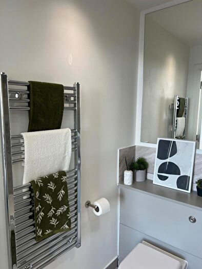 2 Bedroom Flat To Rent In Oxbow, Stephenson House, M5