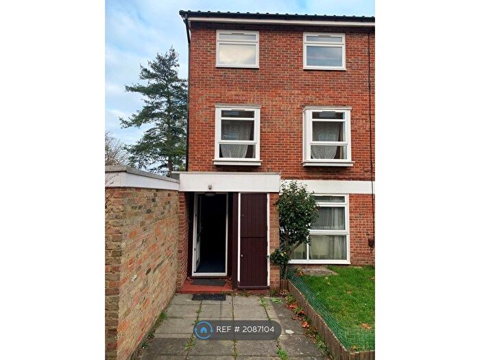 2 Bedroom Maisonette To Rent In Cotelands, Croydon, CR0