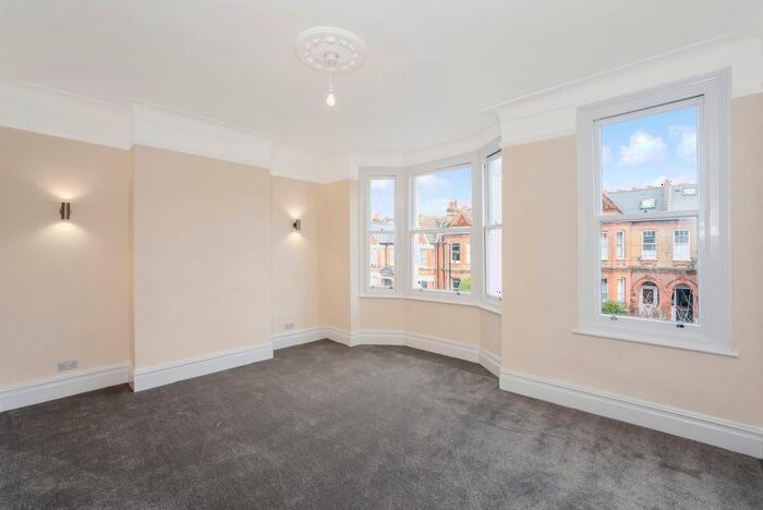 3 Bedroom Flat To Rent In Beauval Road, East Dulwich, SE22