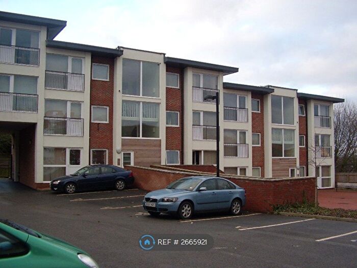 2 Bedroom Flat To Rent In Kirk Beston Close, Leeds, LS11