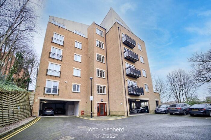 3 Bedroom Flat To Rent In Caversham Place, Sutton Coldfield, West Midlands, B73