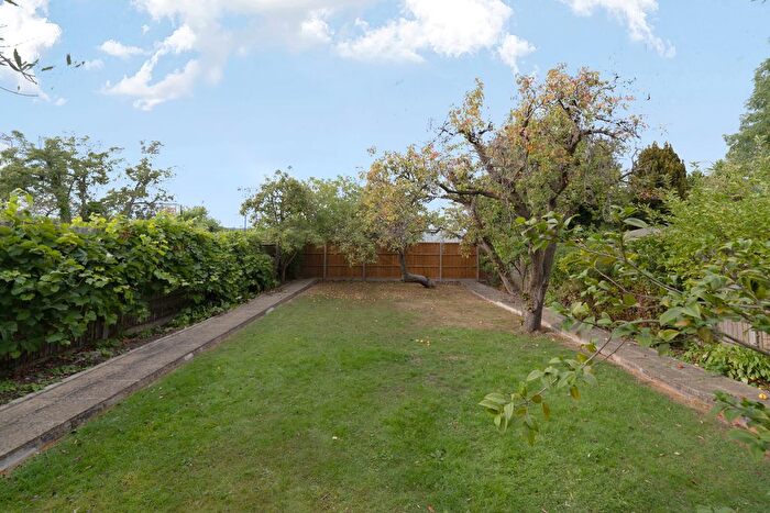 4 Bedroom Semi-Detached House To Rent In Creighton Avenue, London, N10