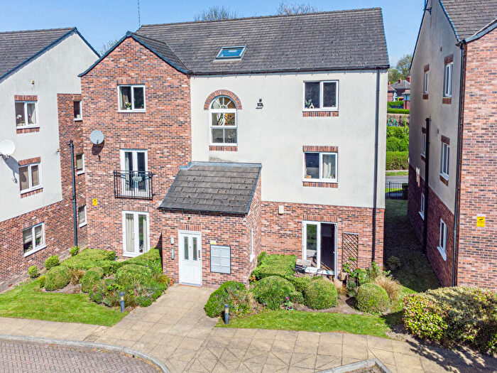 2 Bedroom Apartment For Sale In Potternewton Mount, Leeds, LS7