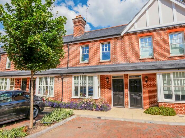 2 Bedroom Terraced House To Rent In Portland Crescent, Marlow, SL7