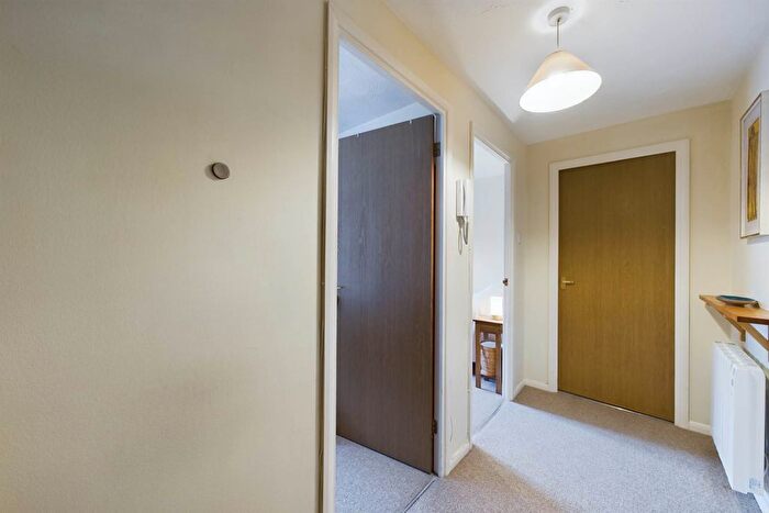 2 Bedroom Flat For Sale In Alexandra Road, Old Town, HP2