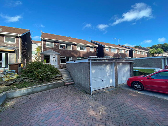 3 Bedroom Semi-Detached House For Sale In Holmwood Avenue, Plymouth, PL9