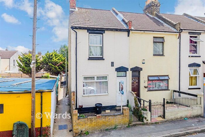 3 Bedroom End Of Terrace House For Sale In Frederick Road, Gillingham, Kent, ME7