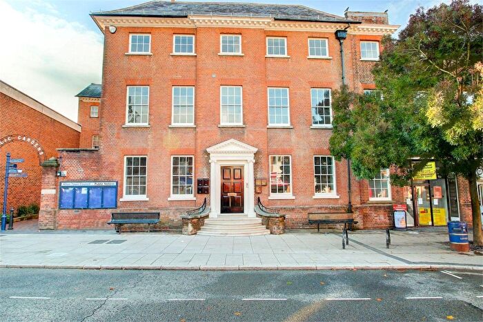 Studio To Rent In High Street, Alton, Hampshire, GU34