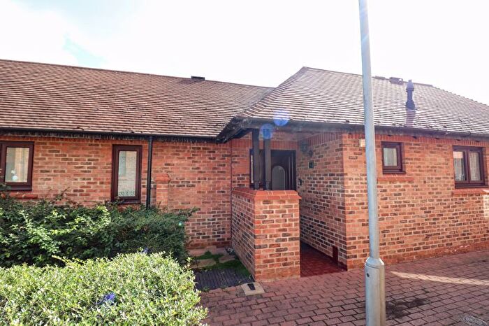 2 Bedroom Bungalow For Sale In Knowles Green, Bletchley, Milton Keynes, MK2