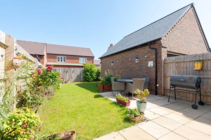 3 Bedroom Semi-Detached House For Sale In Hunter Street, Upper Heyford, OX25