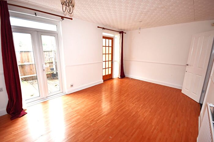 3 Bedroom Maisonette To Rent In Gernon Road, Bow, E3