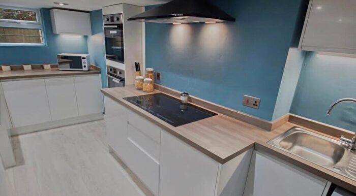 6 Bedroom Terraced House To Rent In Headingley Avenue, Leeds, West Yorkshire, LS6