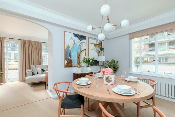 3 Bedroom Apartment To Rent In Gloucester Place, Marylebone, London, NW1