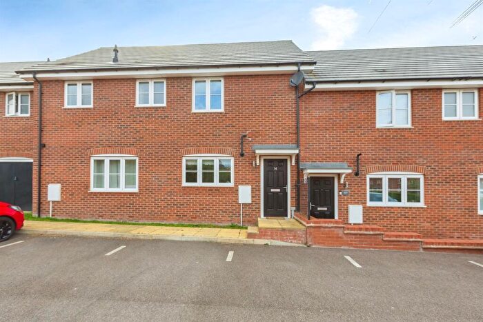 2 Bedroom Maisonette For Sale In Valerian Way, Leighton Buzzard, LU7