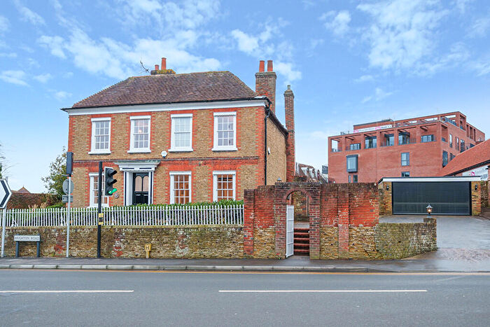 4 Bedroom Detached House For Sale In Brighton Road, Godalming, GU7