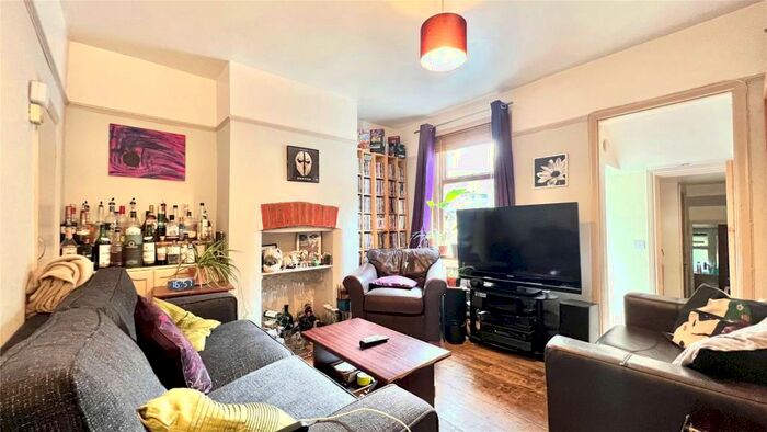 3 Bedroom Terraced House To Rent In Elgar Road, Reading, Berkshire, RG2