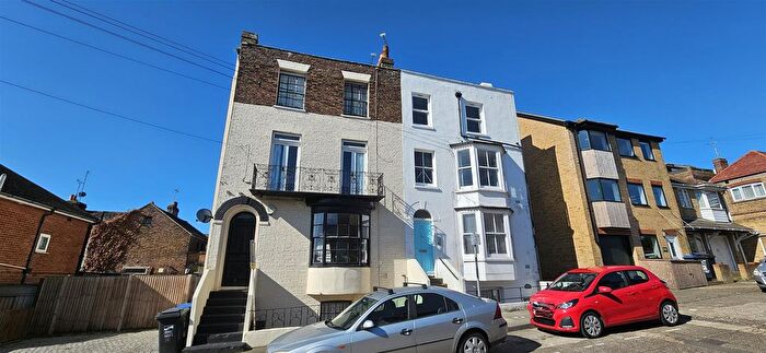 2 Bedroom Flat To Rent In Prospect Road, Broadstairs, CT10