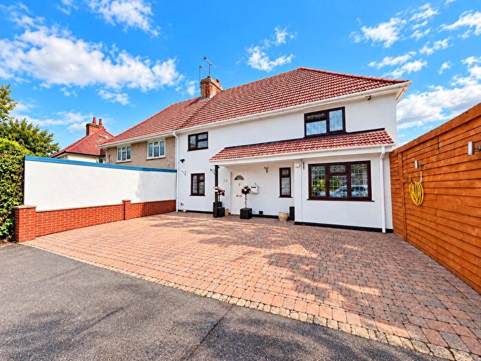 6 Bedroom Semi-Detached House For Sale In Ashford Close, Ashford, TW15
