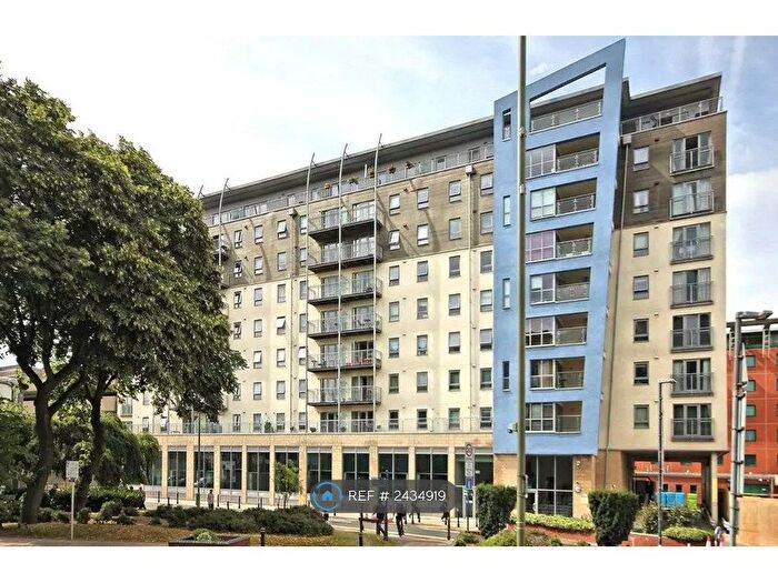 1 Bedroom Flat To Rent In Church Street East, Woking, Surrey, GU21