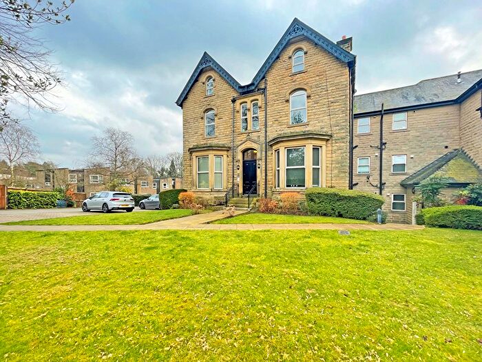 2 Bedroom Flat To Rent In Park Villas, Roundhay, Leeds, LS8