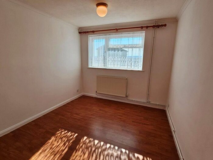 2 Bedroom Detached Bungalow For Sale In Hogarth Road, Eastbourne, BN23