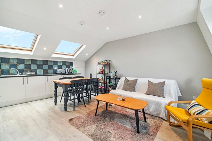2 Bedroom Apartment For Sale In Northcote Road, London, SW11