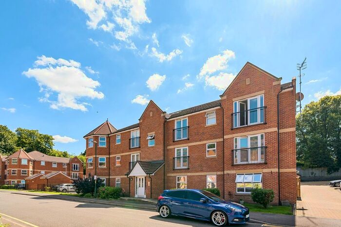 2 Bedroom Flat To Rent In Walton Road, Bushey, Hertfordshire, WD23