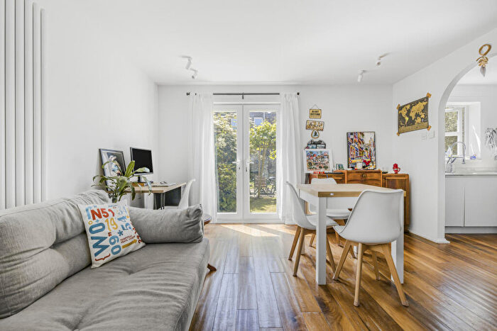 1 Bedroom Apartment For Sale In Cornwallis Square, London, N19