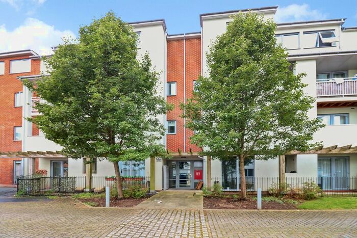 2 Bedroom Flat For Sale In Drummond Grove, Willesborough, Ashford, TN24