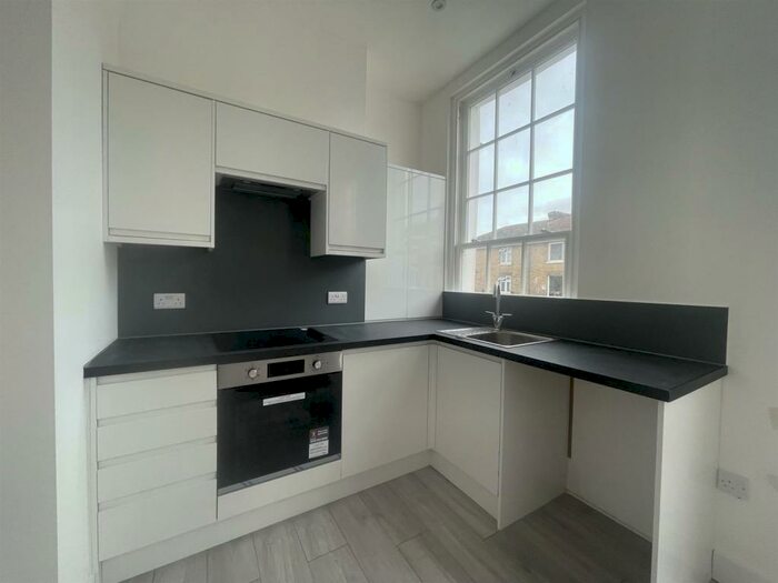 1 Bedroom Flat To Rent In Parrock Street, Gravesend, Kent, DA12