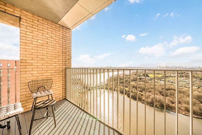 2 Bedroom Flat For Sale In Moorhen Drive, London, NW9